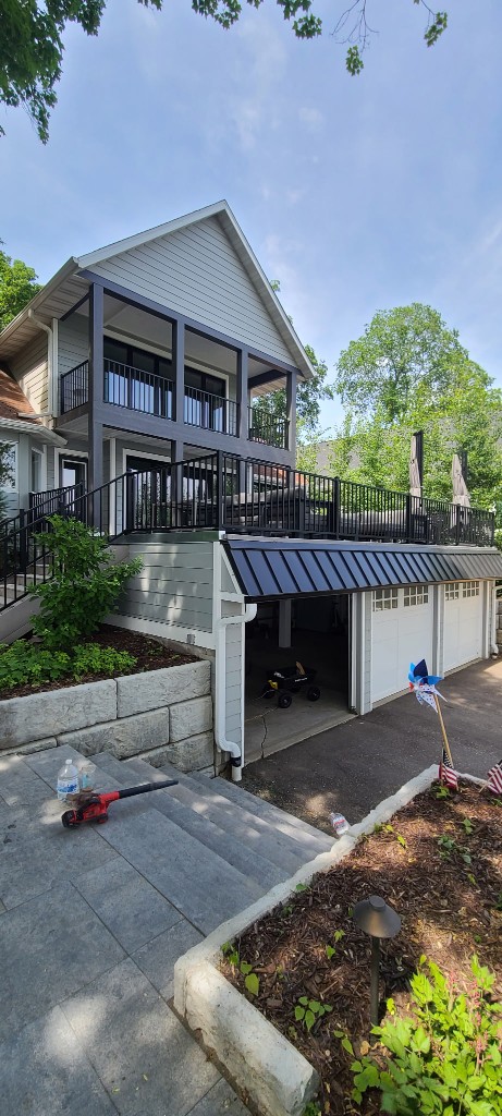 Multi-level home with NanaWall on upper balcony and main deck